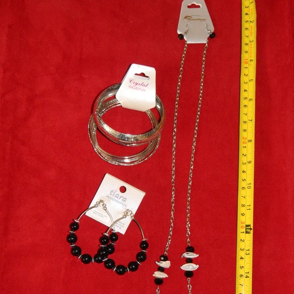 set of 3 necklace, earrings, bangle bracelets - Picture 2 of 8